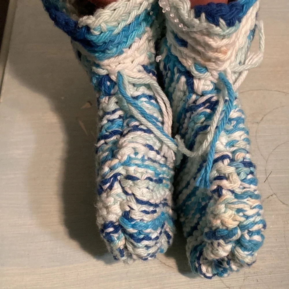 🌈 Hand knit thick warm booties never worn, vintage